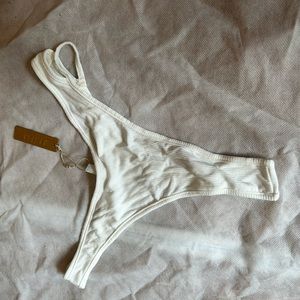 SKIMS SOFT LOUNGE THONG